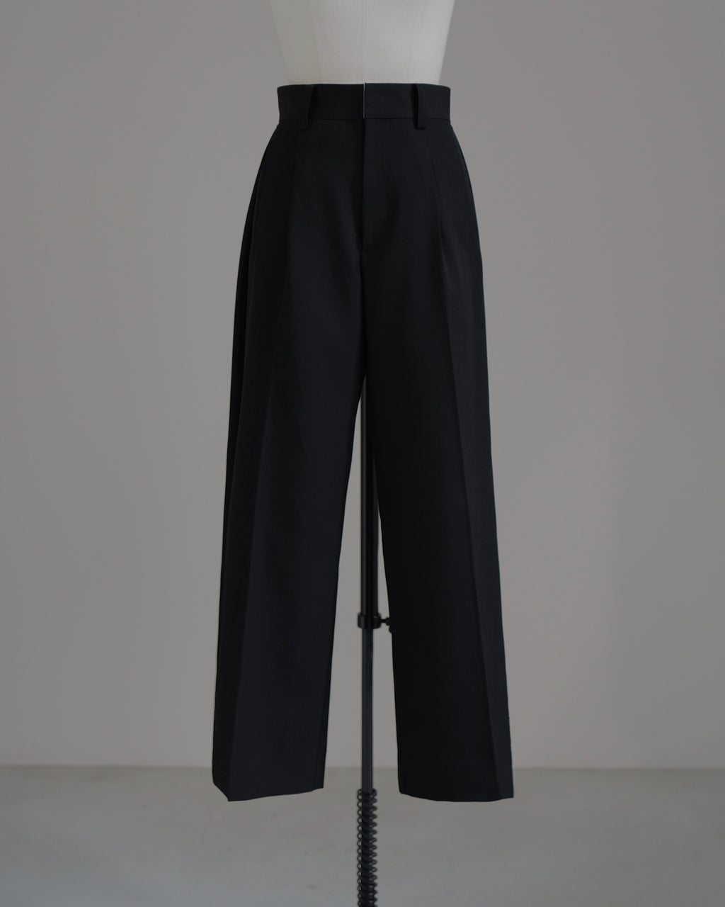 【Pre order】Tailored Fit Tuck Wide Pants（Black）