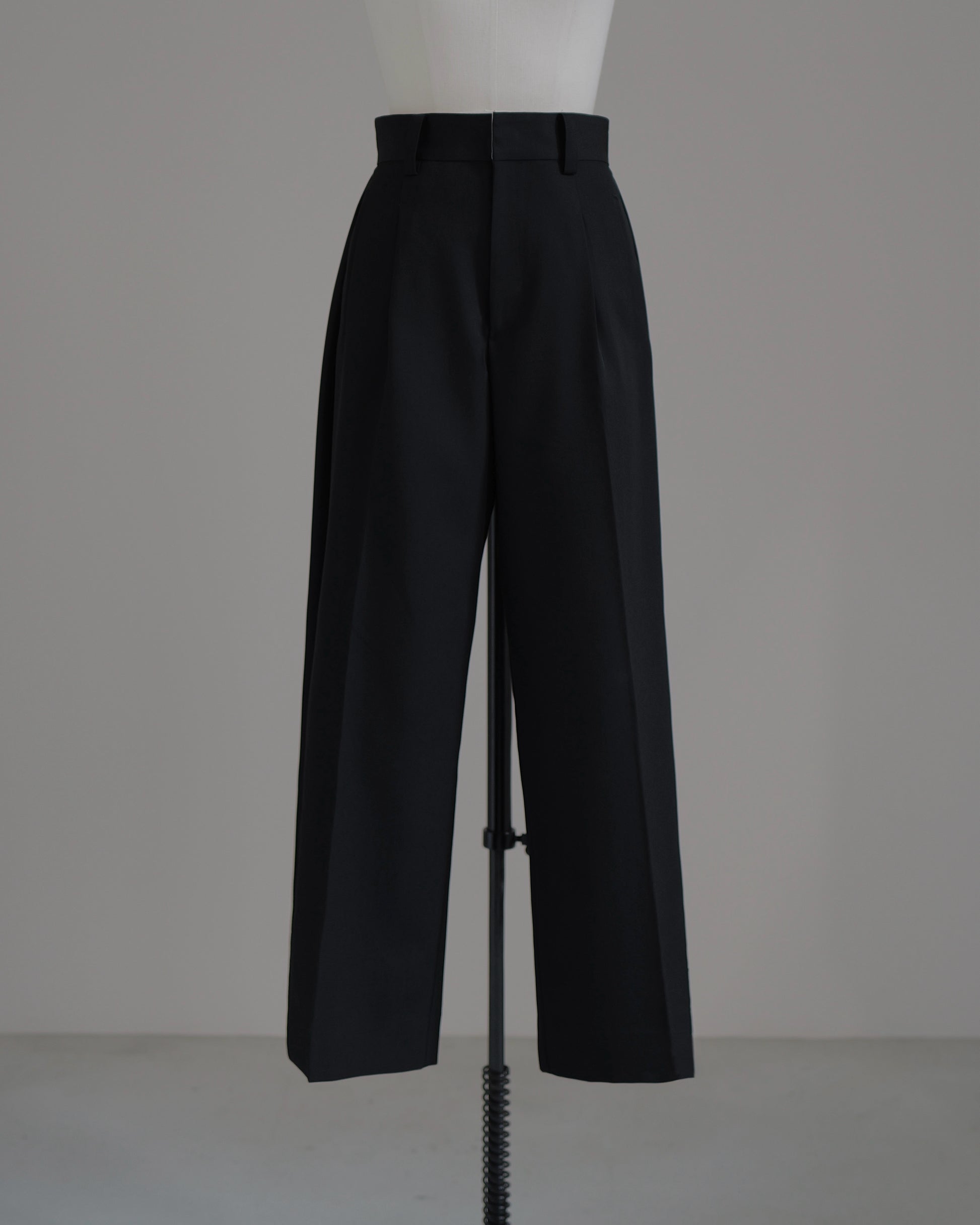 【Pre order】Tailored Fit Tuck Wide Pants（Black）