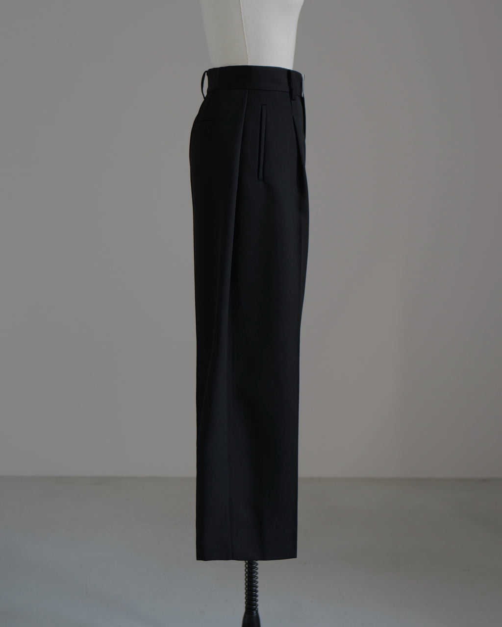 【Pre order】Tailored Fit Tuck Wide Pants（Black）