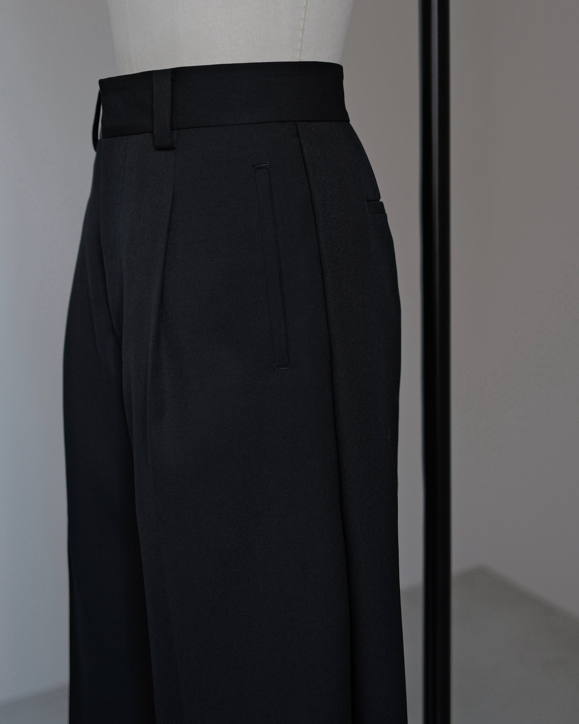 【Pre order】Tailored Fit Tuck Wide Pants（Black）
