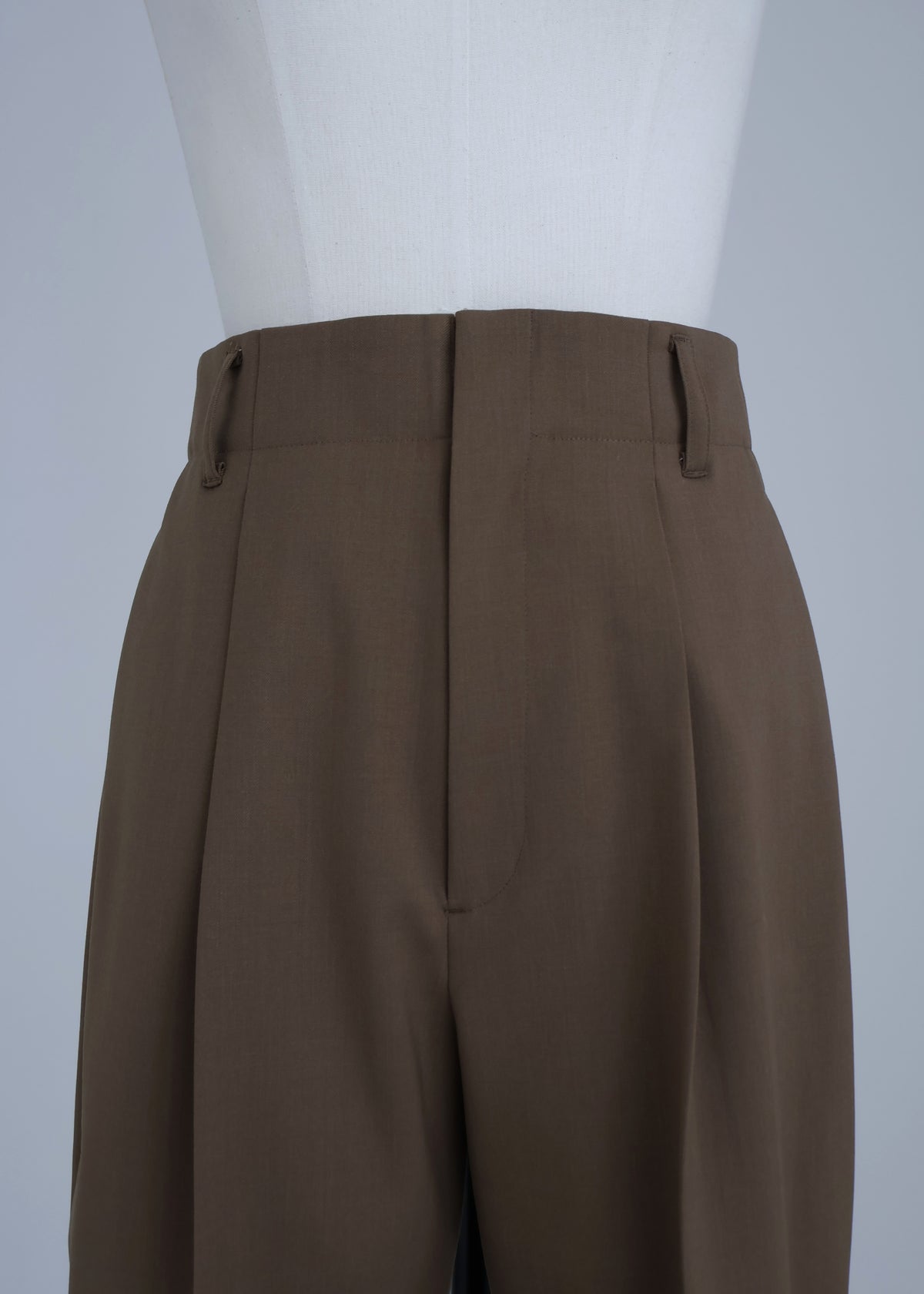【Pre Order】 Sculpted Wide Trousers (Khaki)