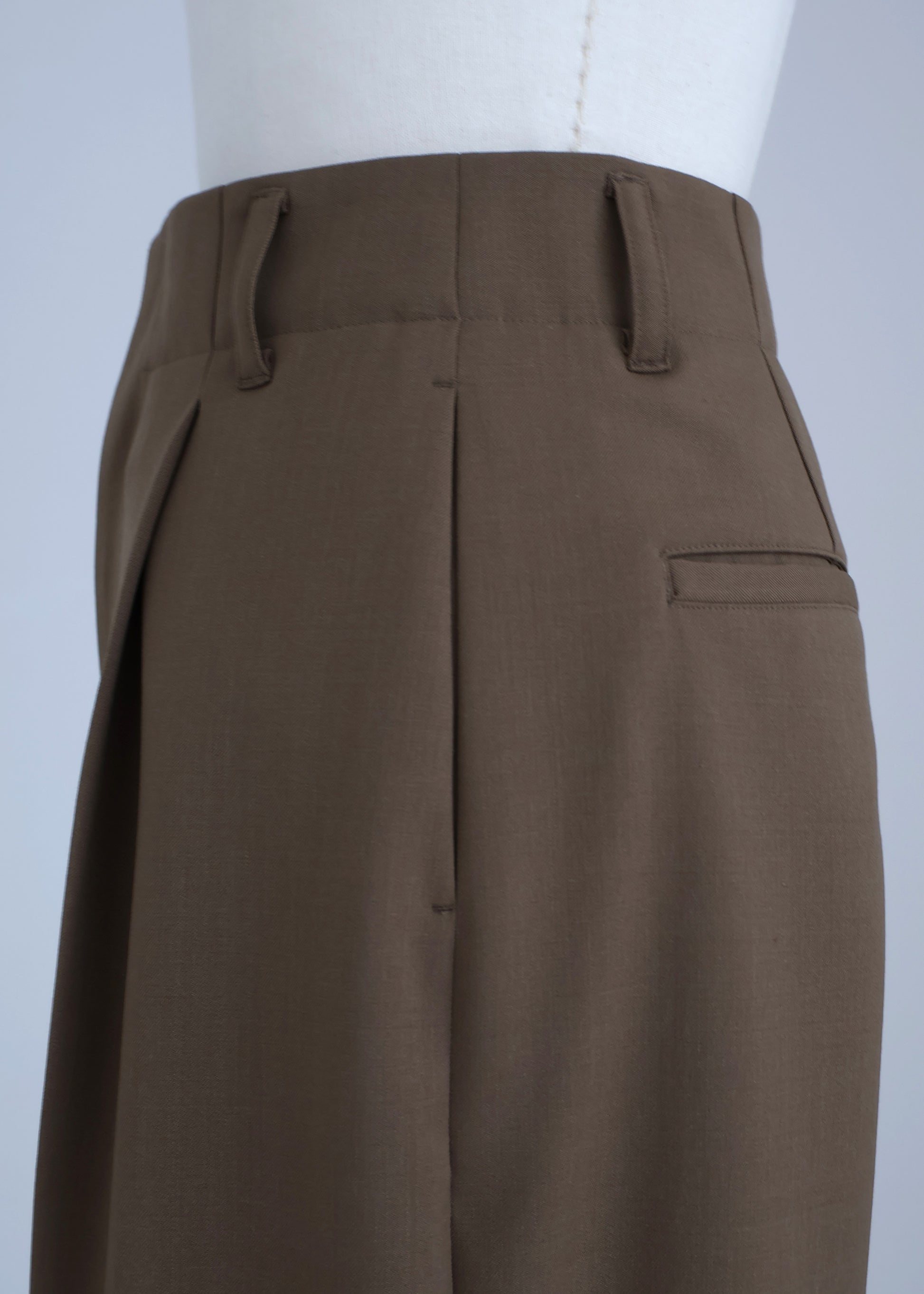 【Pre Order】 Sculpted Wide Trousers (Khaki)