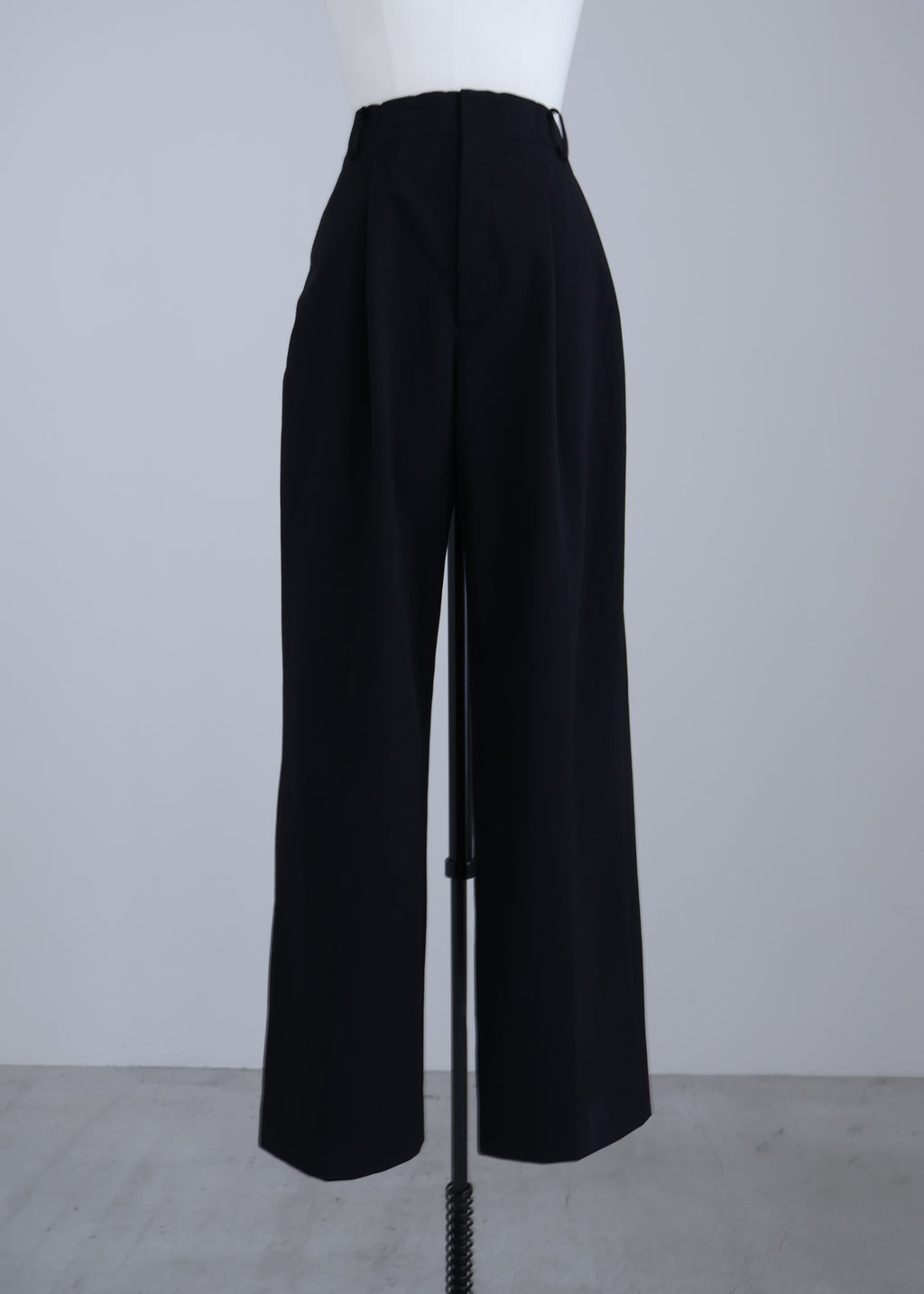 【Pre Order】 Wide Tuck Trousers (Black)