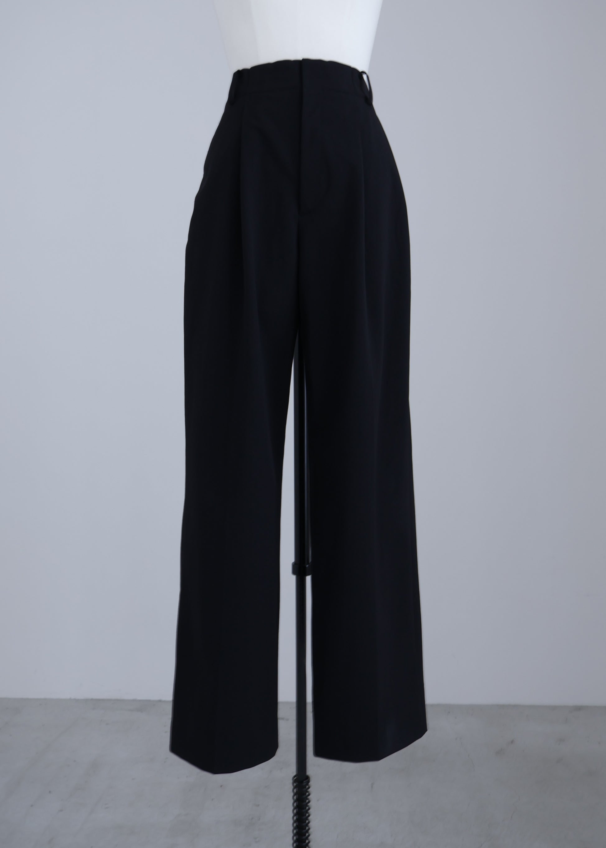 【Pre Order】 Wide Tuck Trousers (Black)
