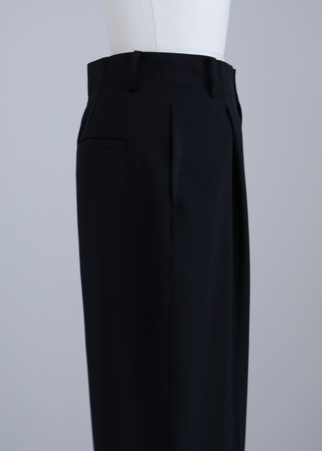 【Pre Order】 Wide Tuck Trousers (Black)