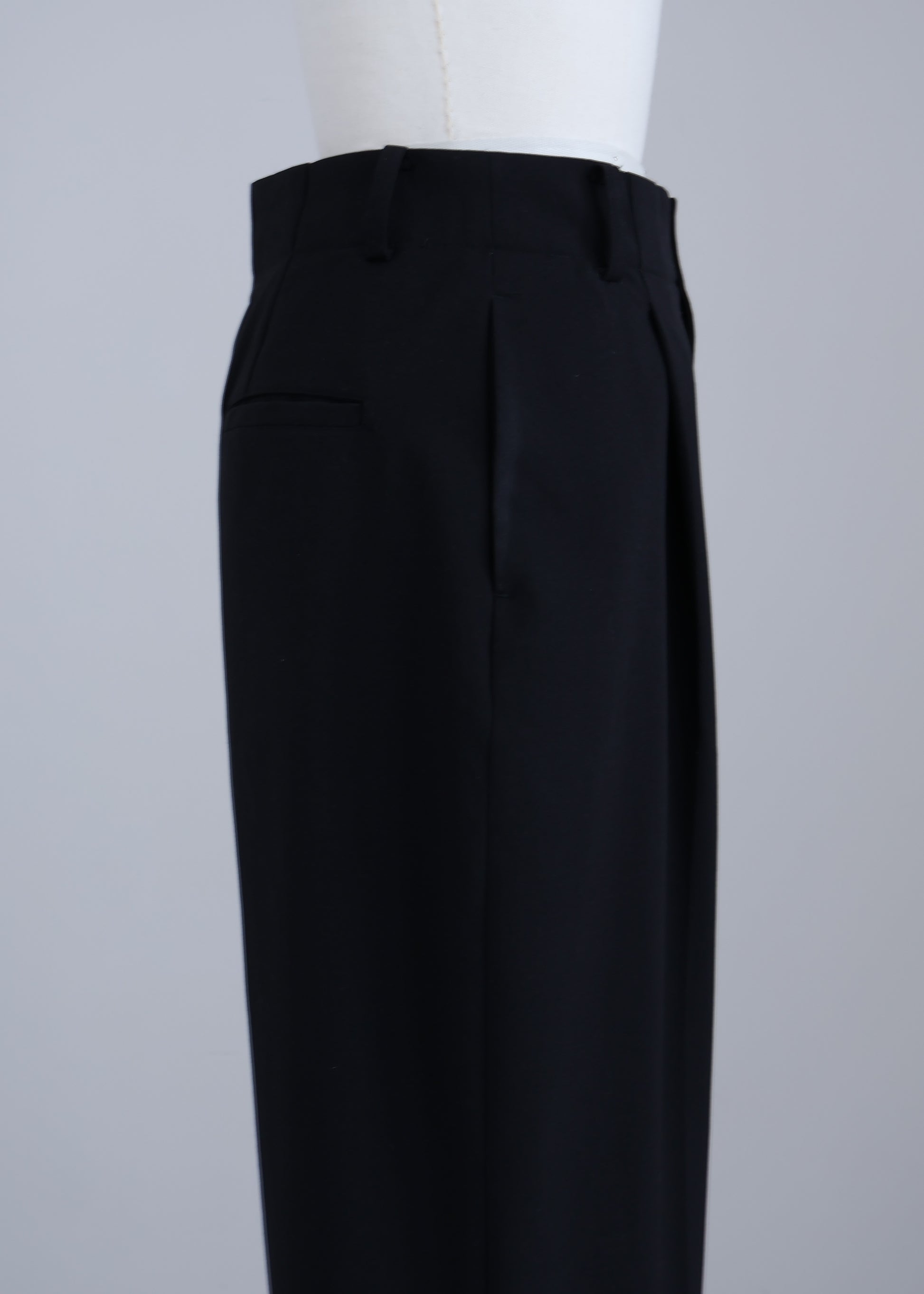【Pre Order】 Wide Tuck Trousers (Black)