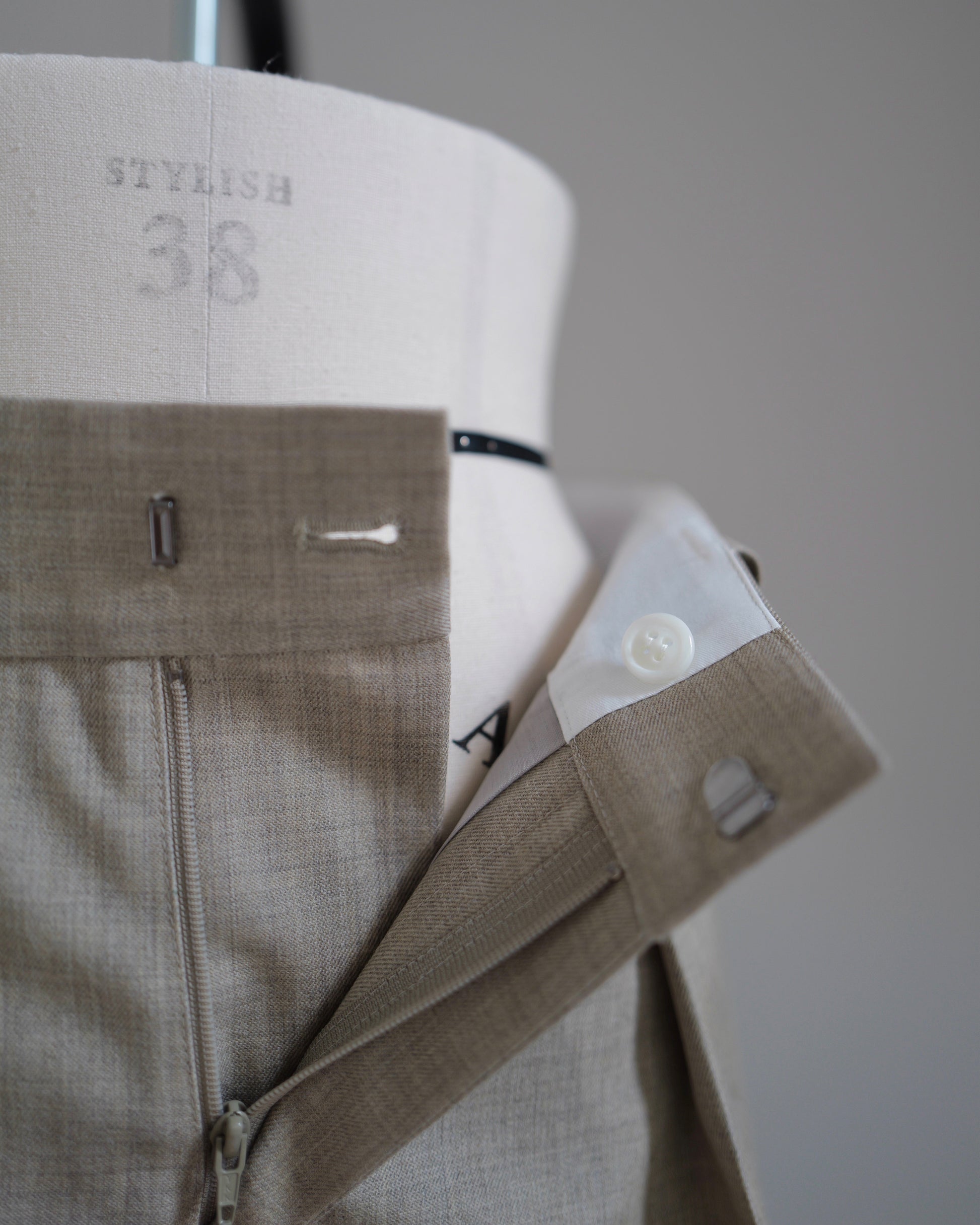 【Pre order】Tailored Fit Tuck Wide Pants（Graige）