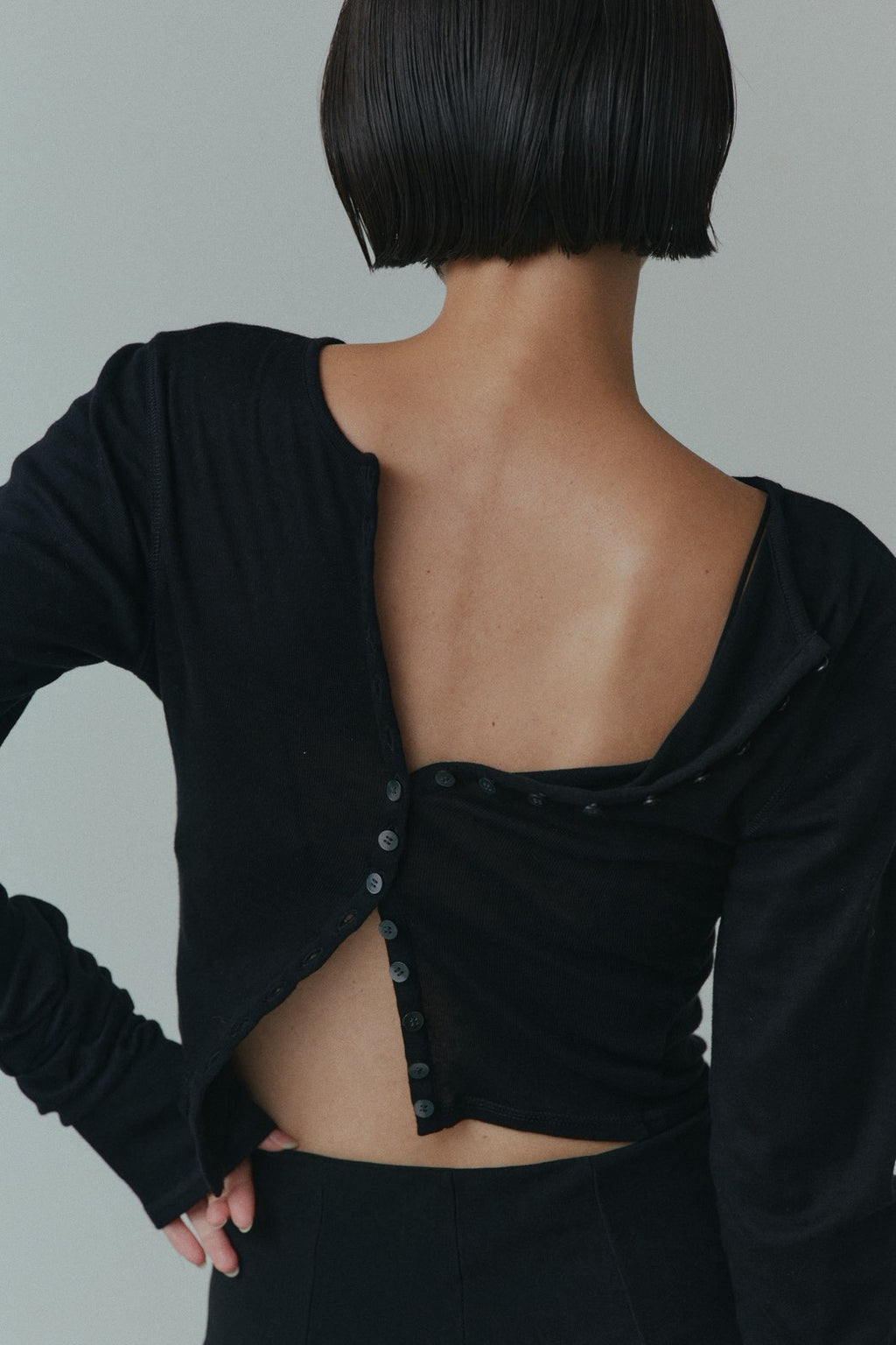 【Pre Order】Reframed Sleeve Top (Black)