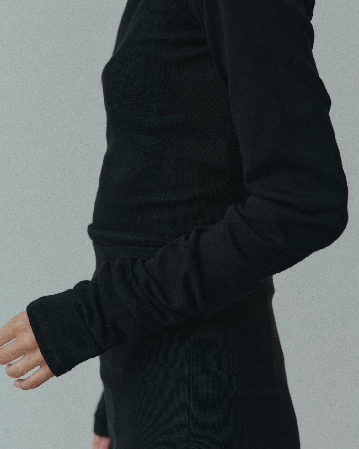 【Pre Order】Reframed Sleeve Top (Black)