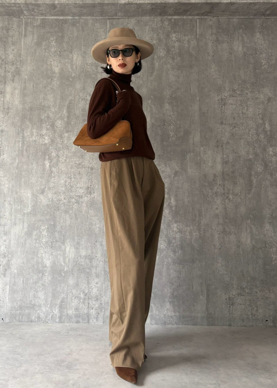 【Pre Order】Wide Tuck Trousers (Khaki)