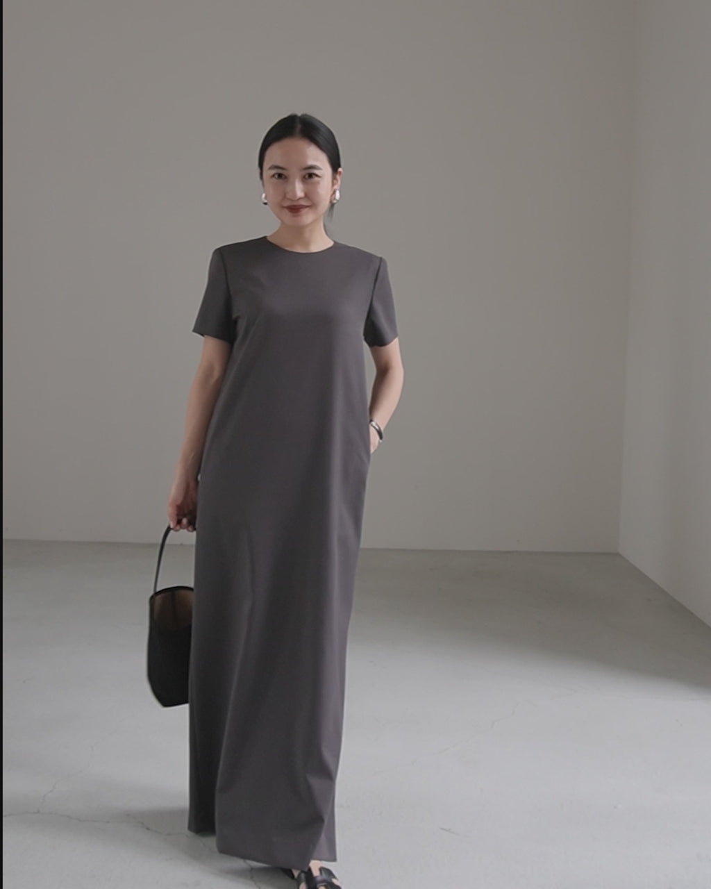 【Pre order】 Essential Dress （Charcoal）